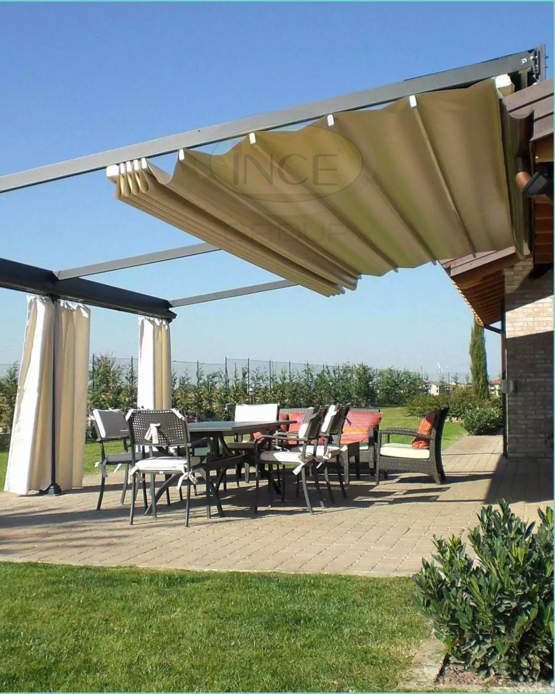 İzmir’in Rüzgârına Karşı Estetik Bir Kalkan: Yelken Tente Trendleri