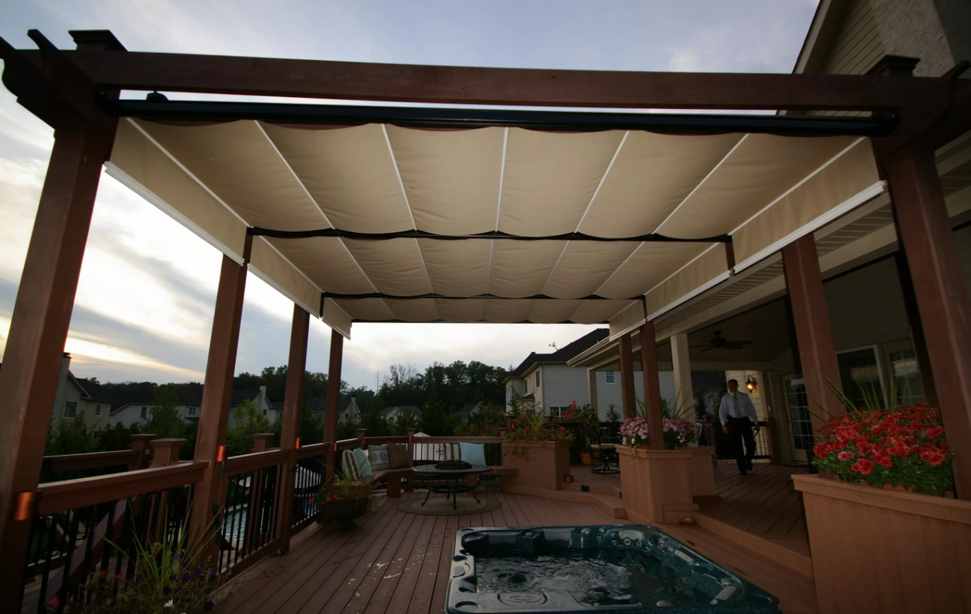 İzmir’de Yaşamı Kolaylaştıran Tenteler: Neden Bu Kadar Önemliler?